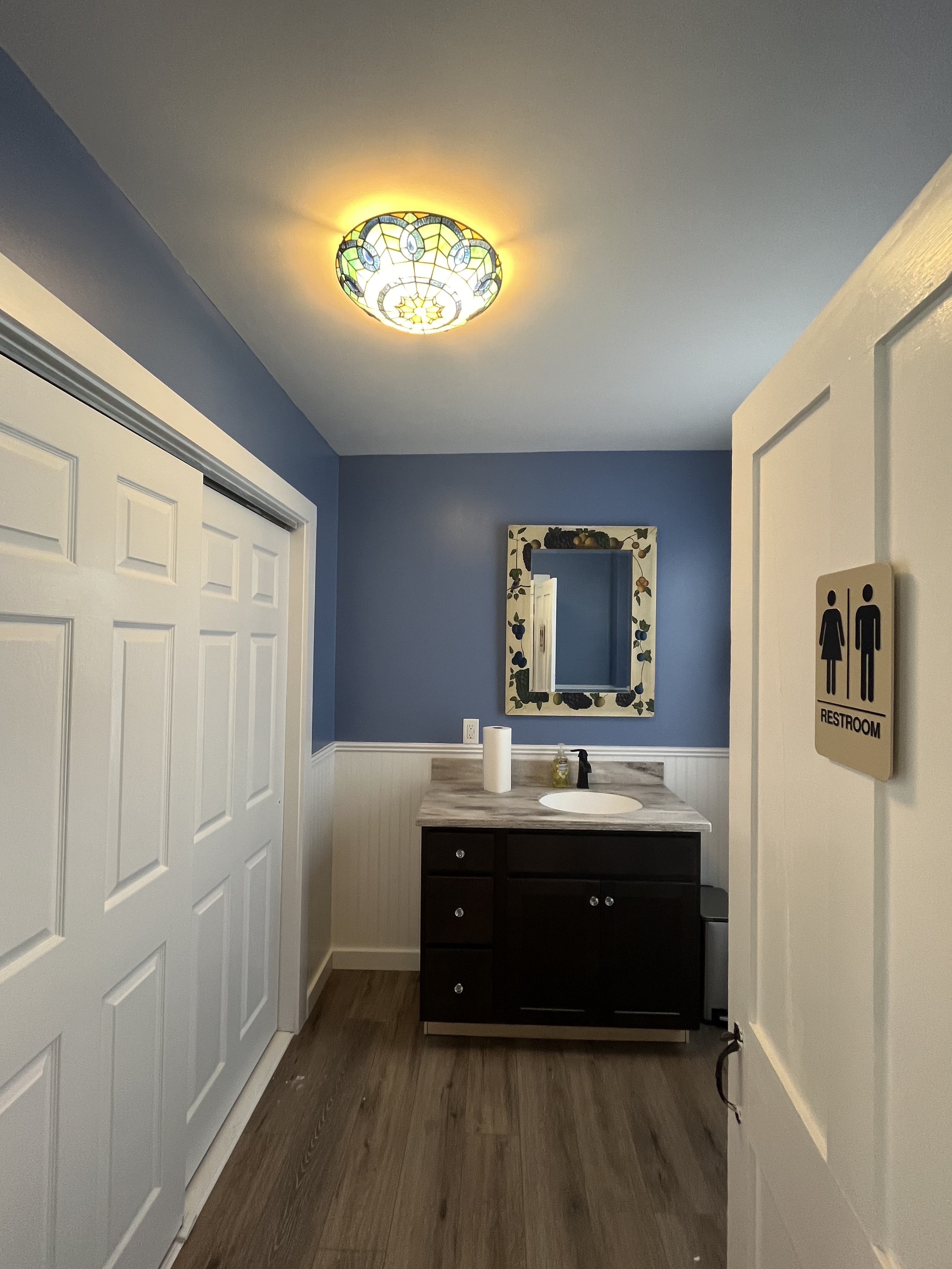 The bathroom: Fresh and pretty
